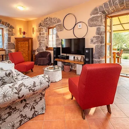 Oliva Villa *