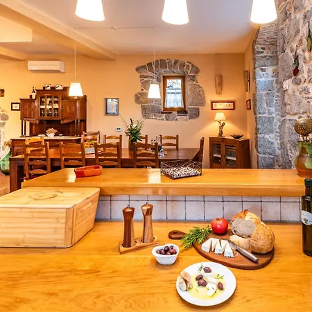 Oliva Villa *